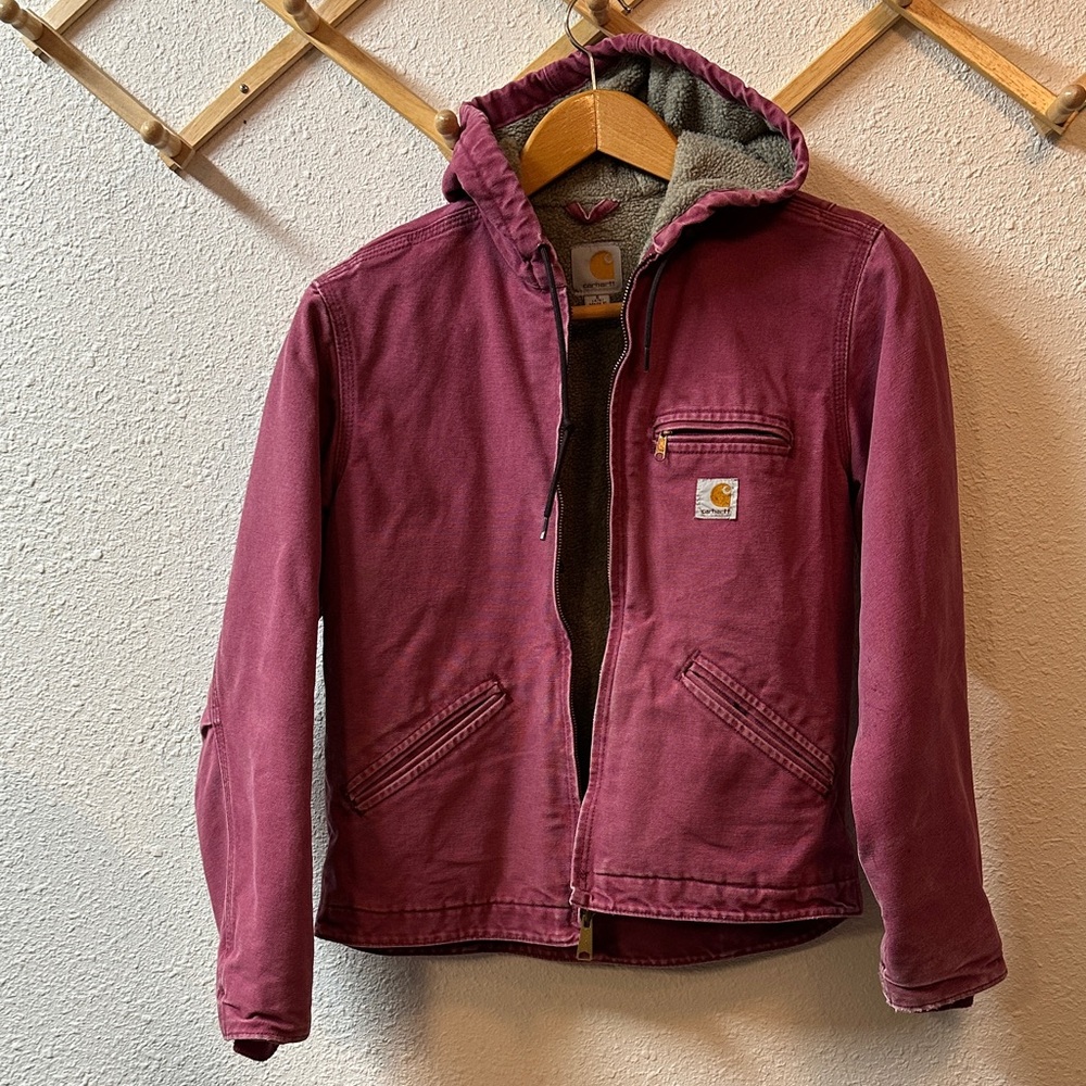 Carhartt Women's Jacket in Burgundy